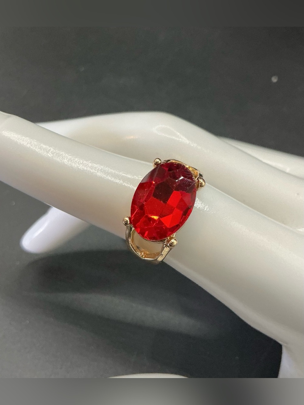 GOLD TONE COCKTAIL RING WITH RED OVAL STONE SIZE 7